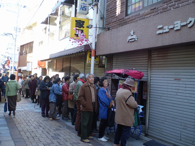 開店5分前にもかかわらず・・・・・