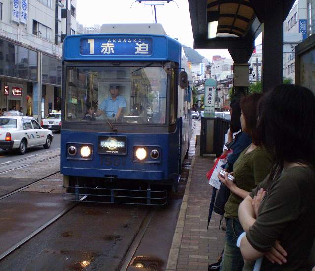 まだ、路面電車走ってます。