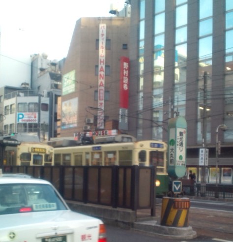 最寄り駅は【観光通り】　と　【賑橋にぎわいばし】　です。